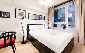 Wilda Deluxe Apartment By Bookinghost